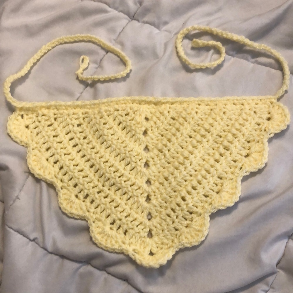 Pale/Pastel Yellow Crochet Scallop Bandanna ✨Handmade✨